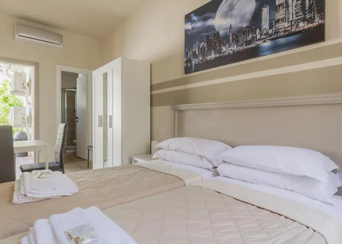 Center Rooms